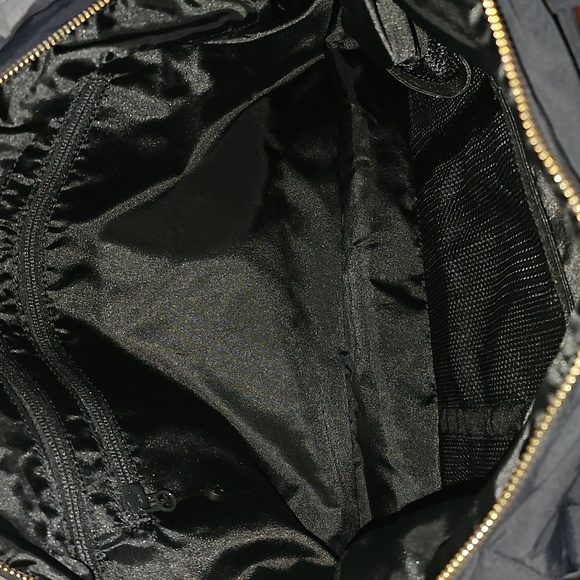 Lululemon On My Level Barrel Duffle!! BLK/GOLD! Nwts, Beautiful Bag!! - Picture 10 of 13